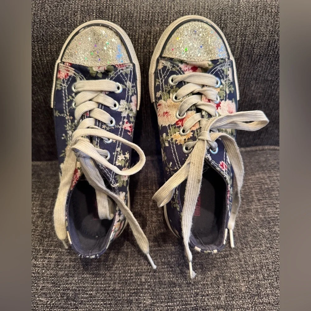 GIRLS ATTITUDE Floral Canvas Sneaker with Glitter Toe/size MEX 20 (13US)